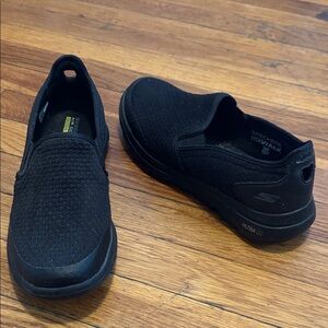 Skechers Men's Black Ultra Go Slip-Ons side 8 NEW
